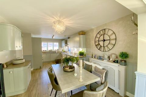5 Bellflower Road, Grimsby, DN33 3AZ