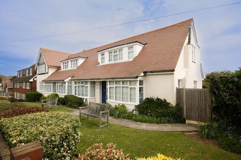 Studio to rent, Dorothy House, Peacehaven