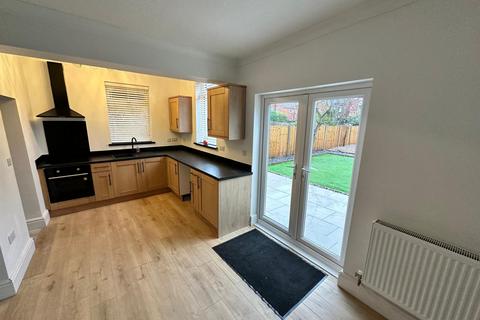 3 bedroom semi-detached house to rent, Mansfield Woodhouse, Mansfield NG19