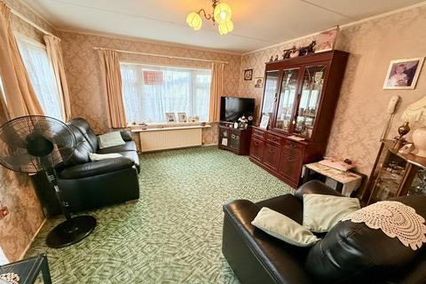 2 bedroom mobile home for sale, Barnet Lane, Borehamwood WD6