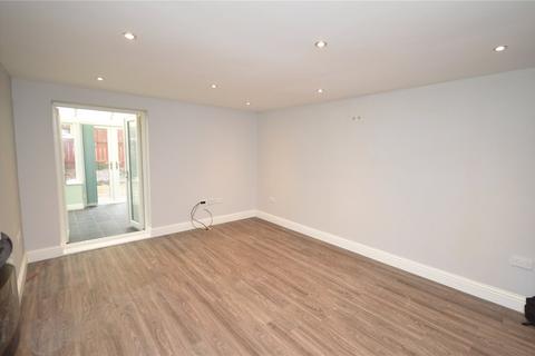 2 bedroom semi-detached house for sale, Middlecroft Road, Leeds, West Yorkshire