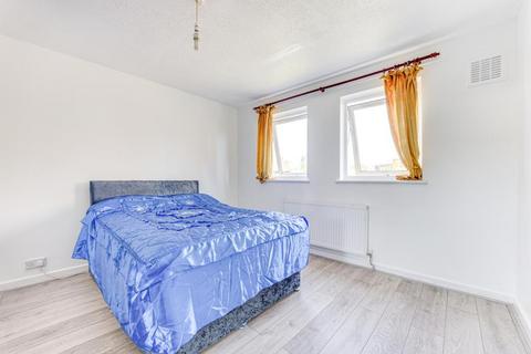 2 bedroom terraced house to rent, Lushington Terrace, Hackney, E8