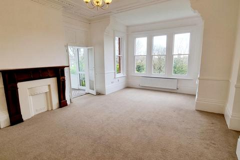 3 bedroom flat to rent, Arundel Road, Eastbourne BN21