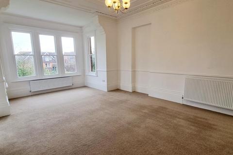 3 bedroom flat to rent, Arundel Road, Eastbourne BN21