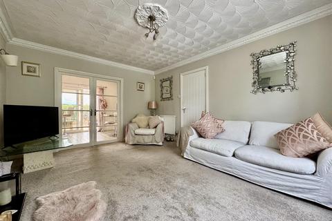 undefined, Kaye Lane, Almondbury, Huddersfield, HD5 8XP