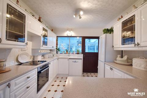 4 bedroom detached bungalow for sale, Tresaith Road, Aberporth, Cardigan