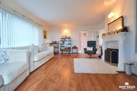 4 bedroom detached bungalow for sale, Tresaith Road, Aberporth, Cardigan