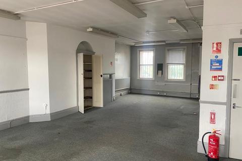 Leisure facility to rent, High Street, Tonbridge