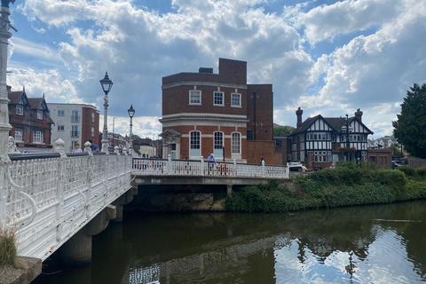 Leisure facility to rent, High Street, Tonbridge