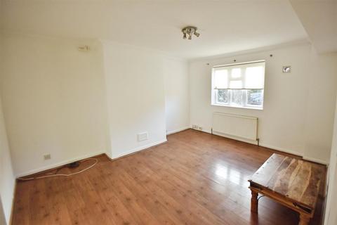 2 bedroom apartment to rent, Carville Crescent, Brentford