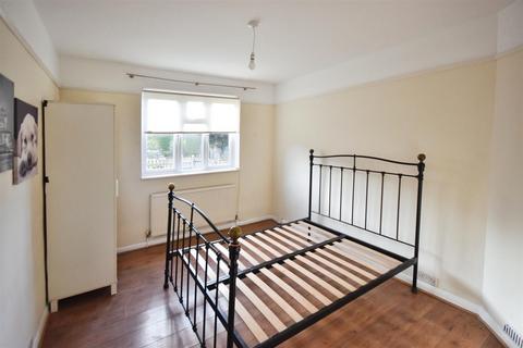 2 bedroom apartment to rent, Carville Crescent, Brentford