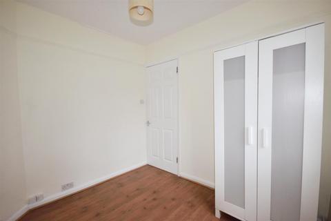 2 bedroom flat to rent, Carville Crescent, Brentford