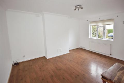 2 bedroom flat to rent, Carville Crescent, Brentford