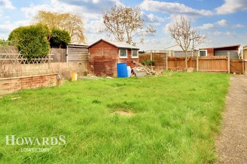 3 bedroom detached house for sale, London Road, Lowestoft