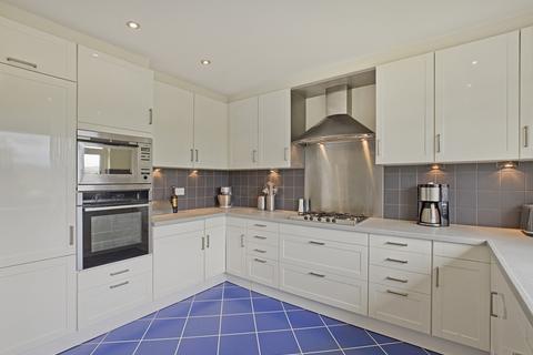 5 bedroom detached house for sale, Far Meadow, Ben Rhydding Drive, Ilkley