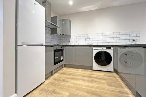 Studio to rent, Upper Richmond Road West, London SW14