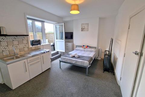 1 bedroom flat to rent, The Triangle, Bournemouth