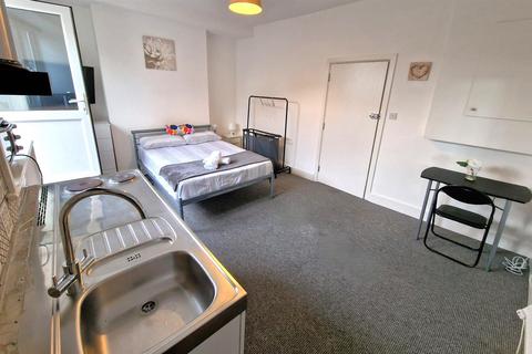 1 bedroom flat to rent, The Triangle, Bournemouth