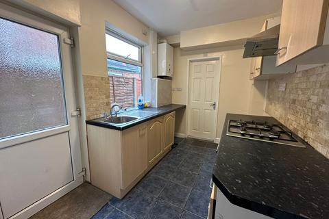 3 bedroom terraced house to rent, Nimmings Road, Halesowen B62