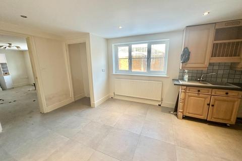 3 bedroom semi-detached house to rent, Recreation Street, Selston, NG16