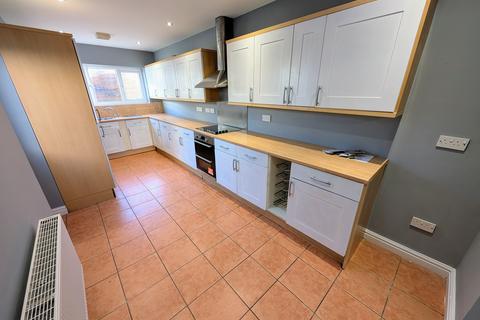 3 bedroom terraced house to rent, Stockton Road, Newport,