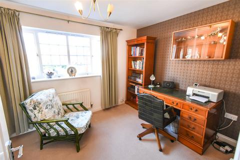 2 Foundry Close, Hook, RG27 9JD