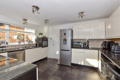 2 bedroom semi-detached house for sale, St. David's Way, Wickford, Essex