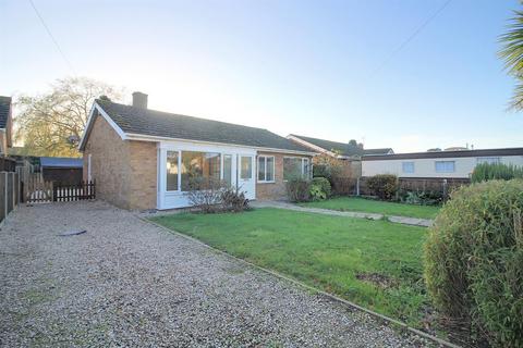 3 bedroom detached bungalow to rent, Silver End, Reepham