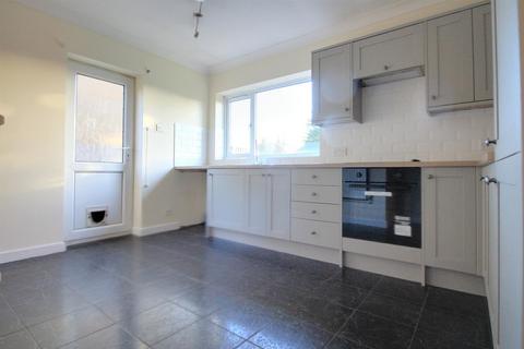 3 bedroom detached bungalow to rent, Silver End, Reepham