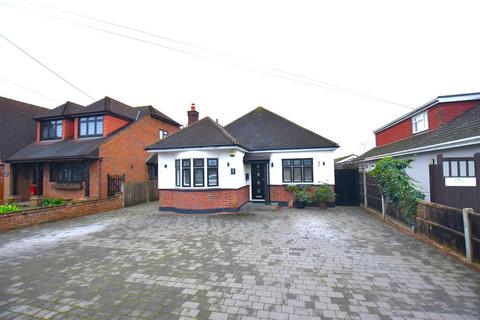 3 bedroom detached bungalow for sale, Central Avenue, Rochford