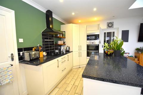 3 Central Avenue, Rochford, SS4 3BQ