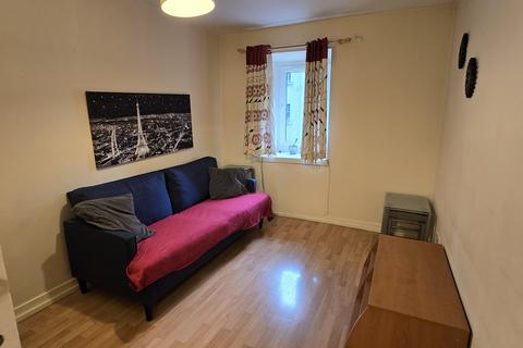 2 bedroom flat to rent, Waters Close, Edinburgh EH6