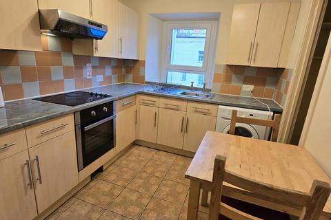 2 bedroom flat to rent, Waters Close, Edinburgh EH6