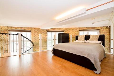 Studio to rent, Virginia Road, Shoreditch, E2