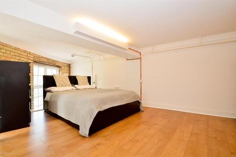 Studio to rent, Virginia Road, Shoreditch, E2