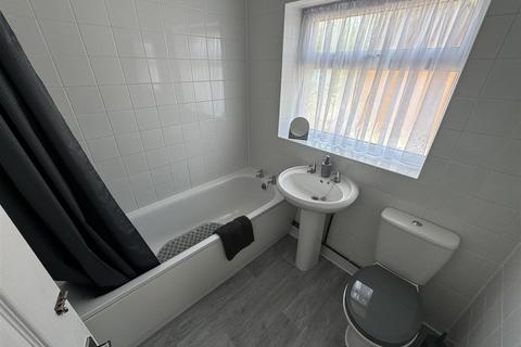 2 bedroom maisonette to rent, Canberra Road, Aldermans Green, Coventry, CV2 1NJ