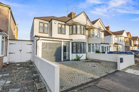 4 bedroom semi-detached house to rent, Moat Drive, Harrow, HA1