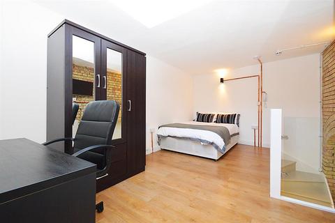 Studio to rent, Virginia Road, Shoreditch, E2