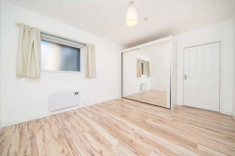 2 bedroom flat for sale, Hook Road, Surbiton KT6