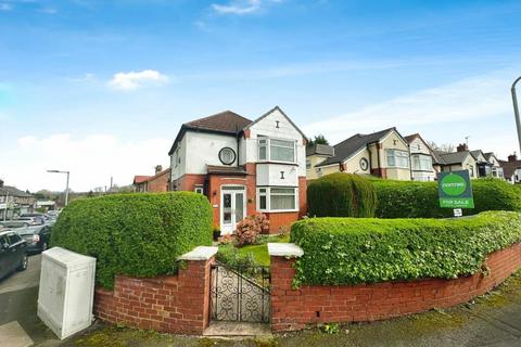 3 bedroom detached house to rent, Edenfield Road, Manchester, M25