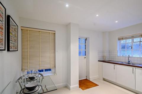 2 bedroom flat to rent, London SW3