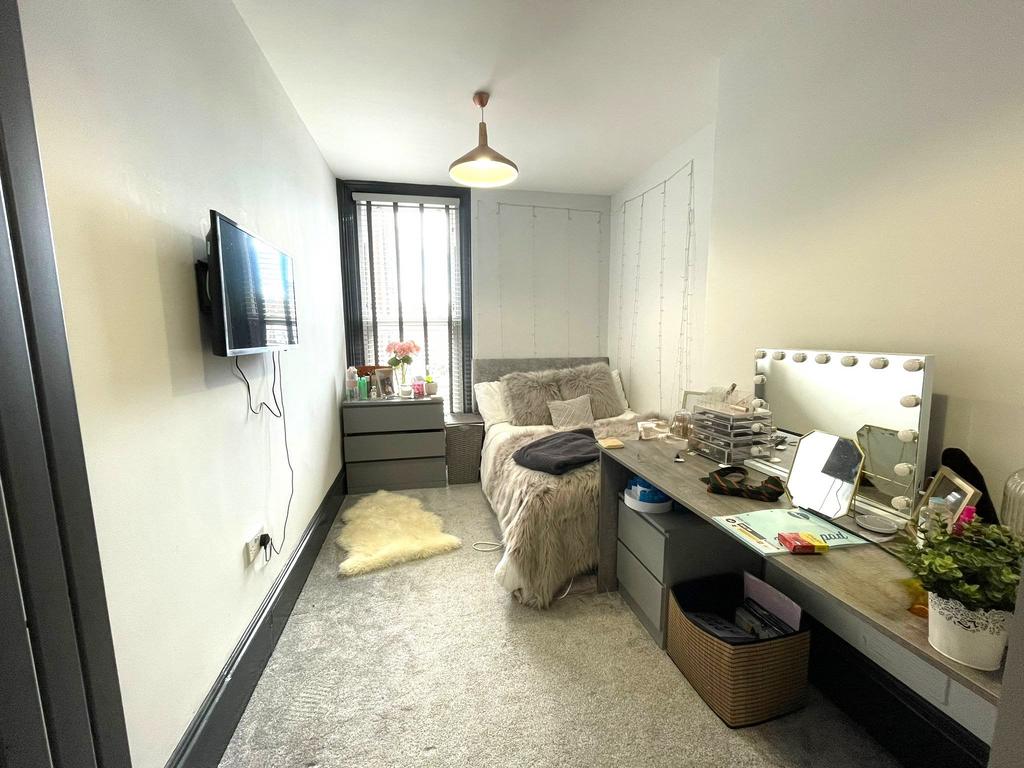 Bedroom flat 1 48a o