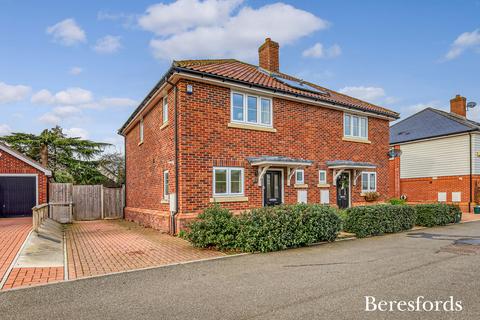 2 bedroom semi-detached house for sale, Maple Close, Writtle, CM1