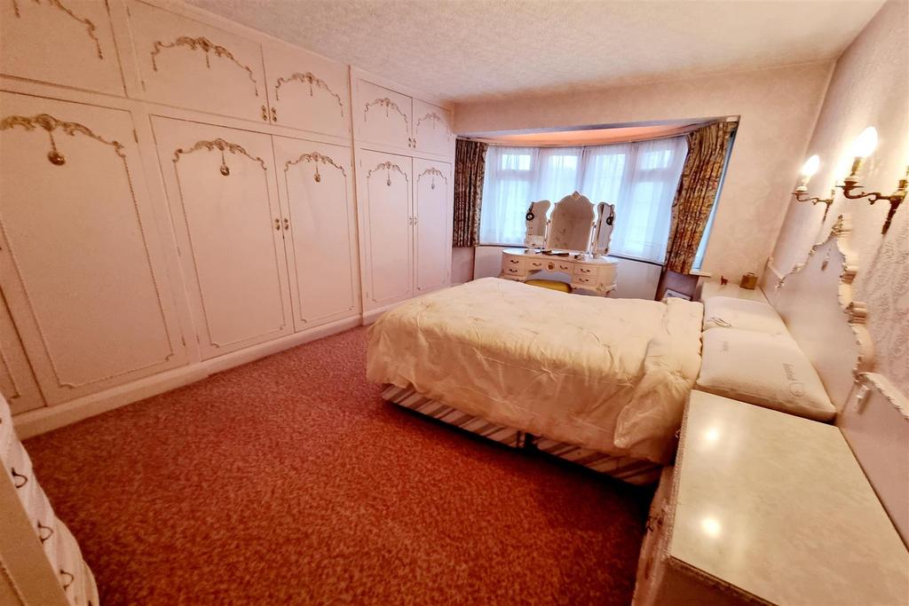 Bedroom 1: