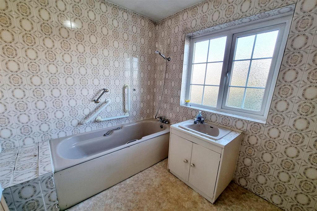 Bathroom/sep. wc