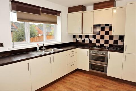 4 bedroom detached house to rent, Bottomley Side, Manchester, M9