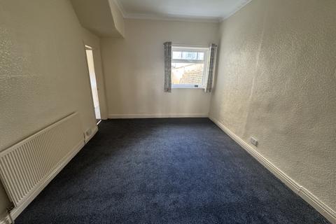 4 bedroom terraced house to rent, Ribble Road, Blackpool FY1