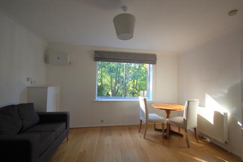 2 bedroom flat to rent, Lowndes Lodge, Whitehall Park, London N19