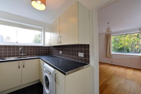 2 bedroom flat to rent, Lowndes Lodge, Whitehall Park, London N19