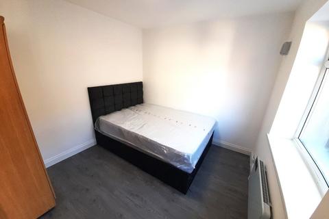 Studio to rent, Rushdene Crescent,  Northolt, UB5